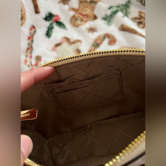 Michael Kors Jet Set Travel - Picture 4 of 6